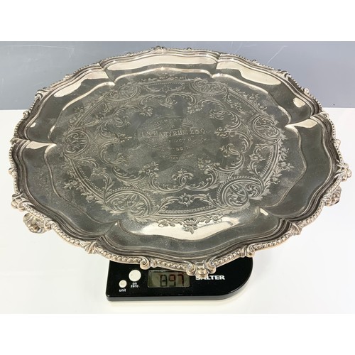 355 - HALLMARKED EDWARD & JOHN BARNARD LONDON 1863 LARGE SILVER PIE CRUST TRAY ON 3 SCROLL FEET WITH INSCR... 