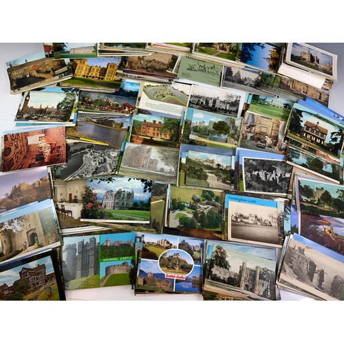 454 - A WOODEN BOX OF POSTCARDS - CASTLES. HOUSES, MONUMENTS. APPROX 600 CARDS.  136 OF THESE PRE 1920