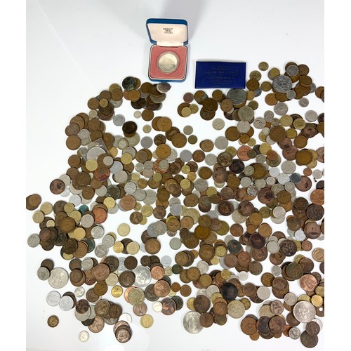 384 - LARGE QUANTITY OF MIXED COINAGE ENGLISH & FOREIGN A SORTERS LOT