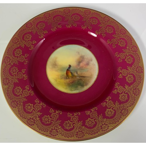 32 - ROYAL WORCESTER CABINET PLATE WITH CENTRAL CARTOUCHE OF A PHEASANT IN NATURAL LANDSCAPE SIGNED STINT... 