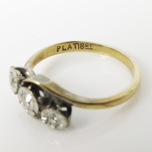 673 - 18ct GOLD 3 STONE DIAMOND RING