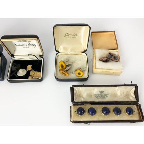 557 - LARGE QTY. GENTS CUFFLINKS, COLLAR STUDS ETC. INC. GOLD AND SOME BOXED