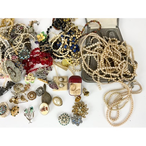 529 - LARGE QTY. COSTUME JEWELLERY, WATCHES, COLLAR STUDS ETC.