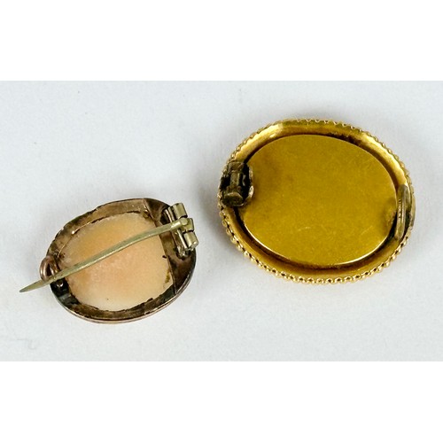 553 - 2 INTERESTING BROOCHES, ONE SET WITH AN OVAL PIETRA DURA PANEL THE OTHER AN OVAL CAMEO DEPICTING CLA... 