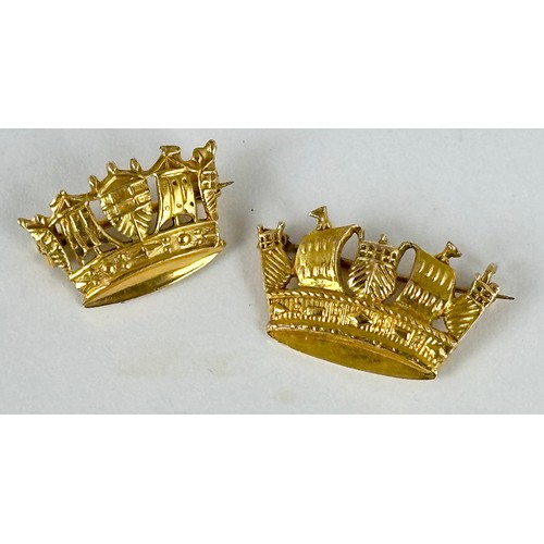 610 - 2, 9CT GOLD NAVAL CROWN BADGES, APPROX. 5.4g