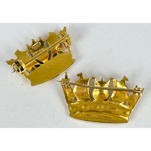 610 - 2, 9CT GOLD NAVAL CROWN BADGES, APPROX. 5.4g