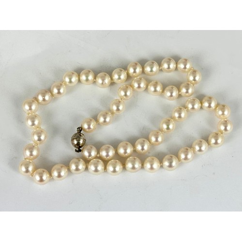 544 - PEARL NECKLACE