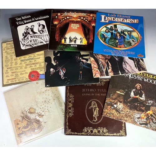 273 - RECORD CASE CONTAINING FOLK AND FOLK ROCK, INC. FAMILY, JETHRO TULL, FAIRPORT CONVENTION, LINDISFARN... 