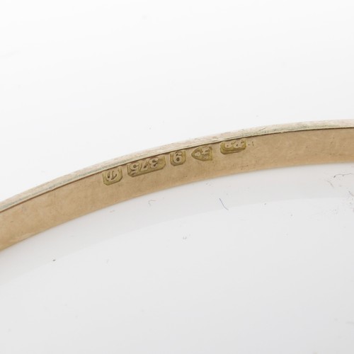 573 - 9CT GOLD BANGLE, APPROX. 4.8g