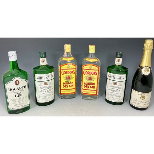 57 - A COLLECTION OF 5 BOTTLES OF GIN INCLUDING WHITE SATIN, HOGARTHS, GORDONS AND AN ADDITIONAL BOTTLE O... 