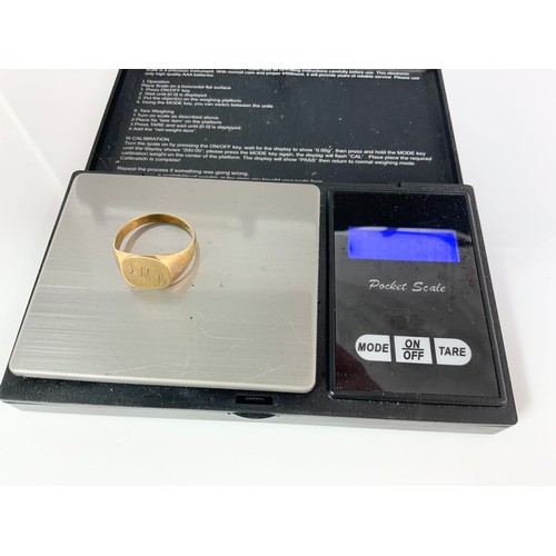 648 - 9ct GOLD SIGNET RING 4.8g