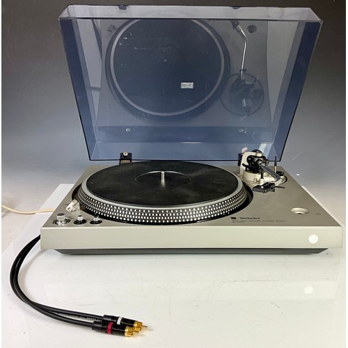 179 - TECHNICS SL-1700 DIRECT DRIVE TURNTABLE