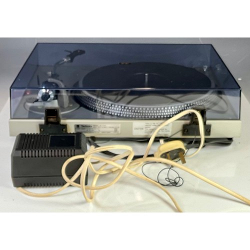 179 - TECHNICS SL-1700 DIRECT DRIVE TURNTABLE