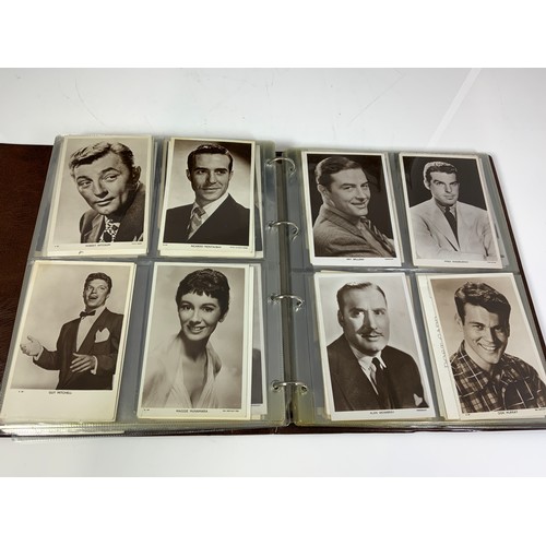 424 - BINDER CONTAINING OVER 200 POSTCARDS OF VINTAGE FILM STARS T/W A COLLECTION OF PICTURE POSTCARD MONT... 