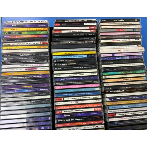 305 - MUSIC INTEREST A DJ CASE WITH 156 MIXED CD’S MOSTLY ROCK & POP, VARIED ARTISTS