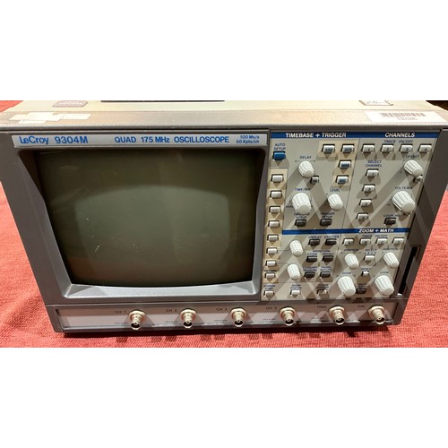 125 - A VINTAGE LECROY 9304M OSCILLOSCOPE