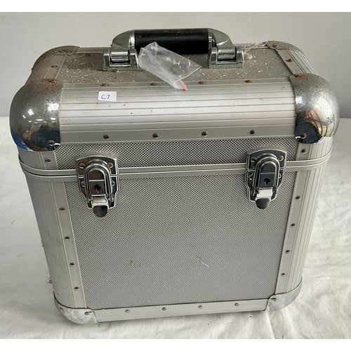 311 - ALUMINIUM FLIGHT CASE STYLE RECORD CARRYING CASE WITH KEY