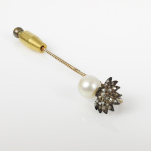 607 - DIAMOND AND PEARL SET PIN IN WILLIAM HAWKES AND SON FITTED BOX