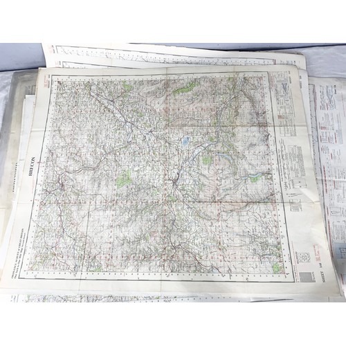 404 - APPROXIMATELY 80 ORDNANCE SURVEY / REFERENCE MAPS  MANY ONE INCH TO A MILE SCALE