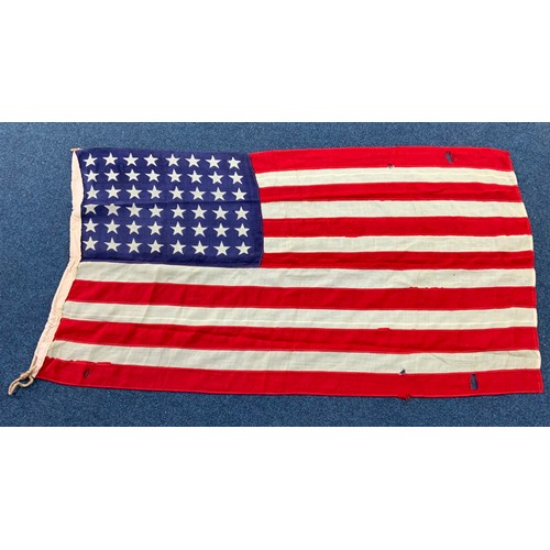 13 - MID-CENTURY FLAG,  AMERICAN STARS & STRIPES FLAG, APPROX 170 X 96 CM. WITH TOGGLE, AMERICA ON EDGE, ... 