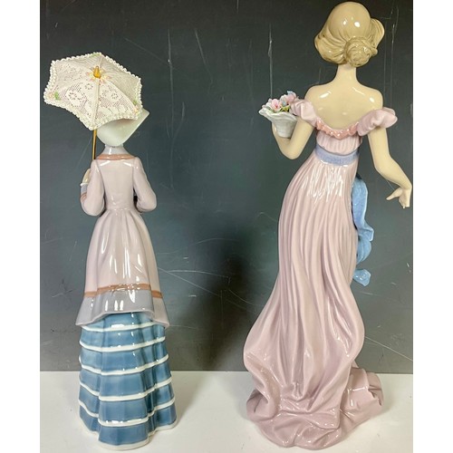 102 - 2 LARGE LLADRO FIGURINES, 06365 SPRING FLIRTATION AF AND 5321 DAMITA PARISIENSE, BOTH IN THEIR ORIGI... 