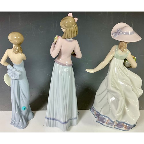 103 - 3 LLADRO FIGURINES, 05790 CAREFREE, 07644 INNOCENCE IN BLOOM AND 05599 COQUETTE, ALL WITH THEIR ORIG... 