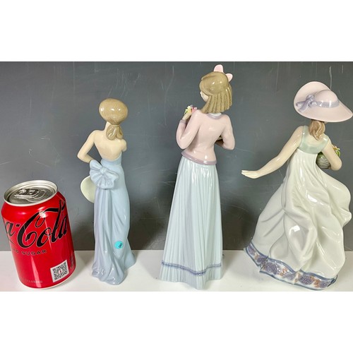 103 - 3 LLADRO FIGURINES, 05790 CAREFREE, 07644 INNOCENCE IN BLOOM AND 05599 COQUETTE, ALL WITH THEIR ORIG... 