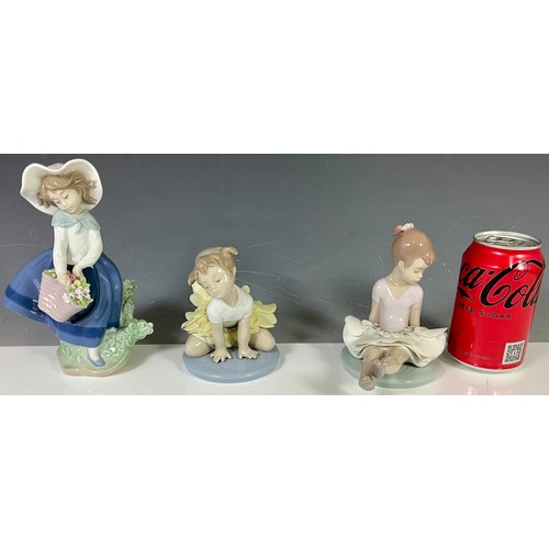 104 - 3 LLADRO FIGURINES, 06690 ROSY POSY, 05222 PRETTY PICKINGS AND 06691 OOPSY DAISY, ALL WITH THEIR ORI... 