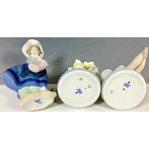 104 - 3 LLADRO FIGURINES, 06690 ROSY POSY, 05222 PRETTY PICKINGS AND 06691 OOPSY DAISY, ALL WITH THEIR ORI... 