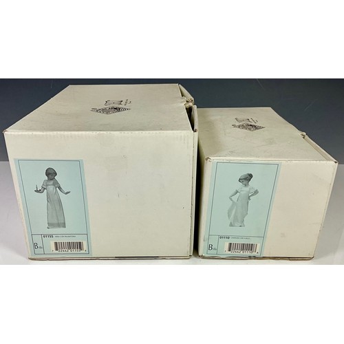 105 - 2 NAO FIGURINES, 01155 NINA CON PALMATORIA AND 01110 CAMISON CON VUELO, BOTH WITH THEIR ORIGINAL BOX... 