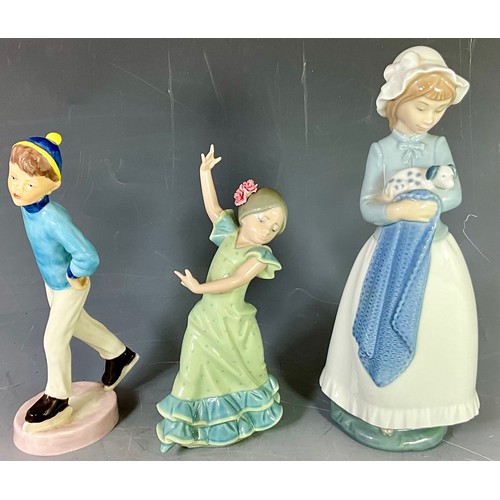 106 - LLADRO, NAO AND ROYAL WORCESTER FIGURES