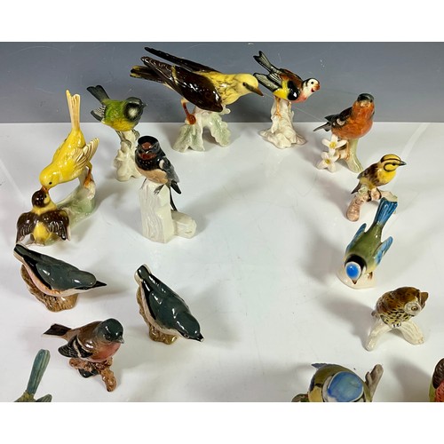 131 - COLLECTION OF GOEBEL, BESWICK AND OTHER BIRD STUDIES