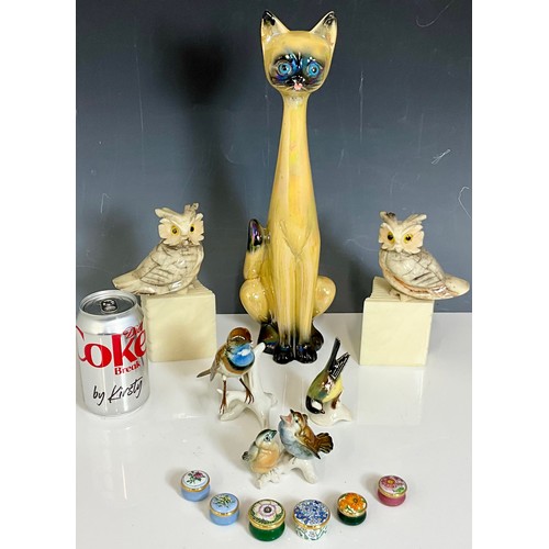 143 - PORCELAIN BIRD STUDIES, A TALL LUSTRE CAT FIGURINE, A PAIR OF ALABASTER OWL BOOK ENDS AND A SMALL CO... 