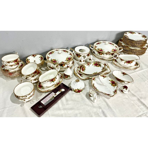 165 - ROYAL ALBERT OLD COUNTRY ROSES DINNER SERVICE