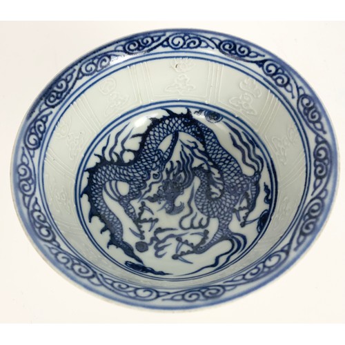 179 - 3 INTERESTING ITEMS OF ORIENTAL PORCELAIN INCLUDING A UNUSUAL BLUE & WHITE PEDESTAL BOWL WITH DRAGON... 