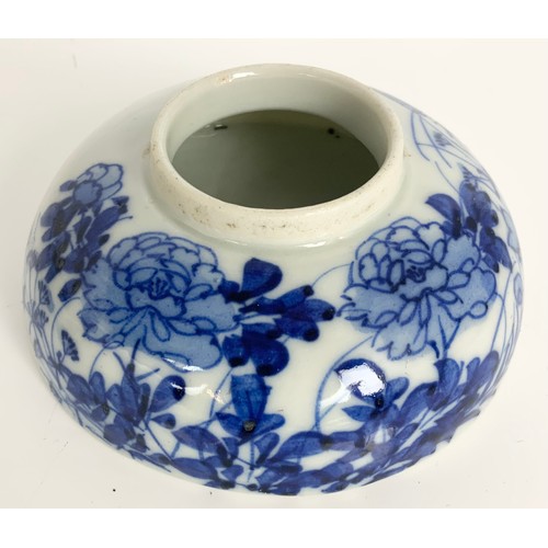 179 - 3 INTERESTING ITEMS OF ORIENTAL PORCELAIN INCLUDING A UNUSUAL BLUE & WHITE PEDESTAL BOWL WITH DRAGON... 