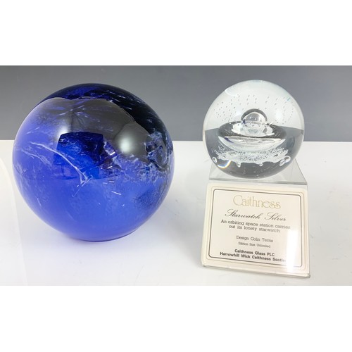 222 - SMALL COLLECTION OF GLASS PAPERWEIGHTS INCLUDING CAITHNESS, LARGE BLUE PAPERWEIGHT AND 3 OTHERS