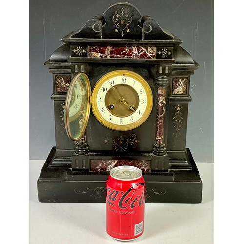 252 - VICTORIAN BLACK SLATE AND RED MARBLE MANTLE CLOCK WITH KEY