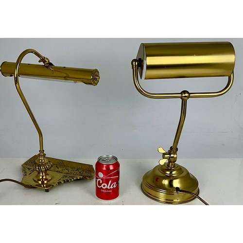 276 - CHRISTOPHER WRAY BRASS BANKERS LAMP AND EDWARDIAN STYLE BRASS DESK LAMP AND PENTRAY