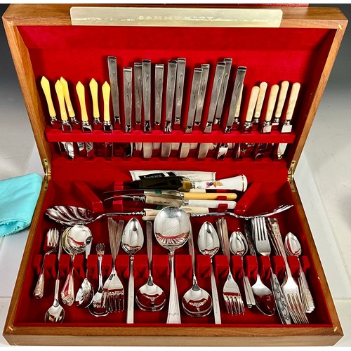 291 - A CANTEEN OF HOUSLEY INTERNATIONAL CUTLERY IN A TABLE AND A COLLECTION OF MISCELLANEOUS CUTLERY IN A... 