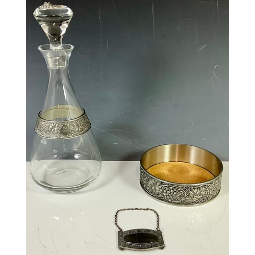 295 - V&A ROYAL SELANGER PEWTER BOTTLE COASTER, DECANTER TAG AND DECANTER WITH WILLIAM MORRIS DESIGN