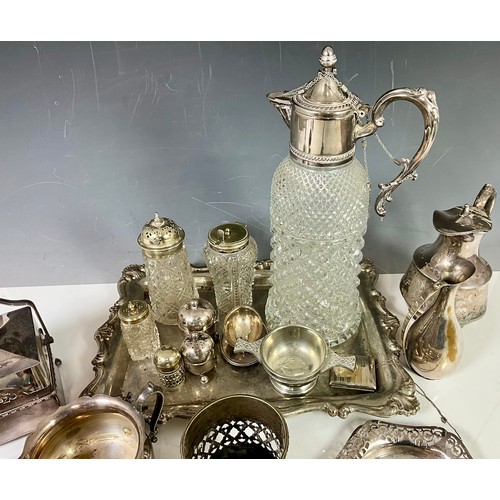 296 - GOOD SELECTION OF SILVER PLATED ITEMS INC. CRYSTAL PITCHER AND OTHER SILVER TOPPED GLASS WARE, JUGS,... 