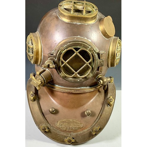 365 - REPRODUCTION US NAVY COPPER AND BRASS DIVERS HELMET, BEARING MORSE DIVING EQUIPMENT CO. PLAQUE