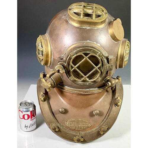 365 - REPRODUCTION US NAVY COPPER AND BRASS DIVERS HELMET, BEARING MORSE DIVING EQUIPMENT CO. PLAQUE