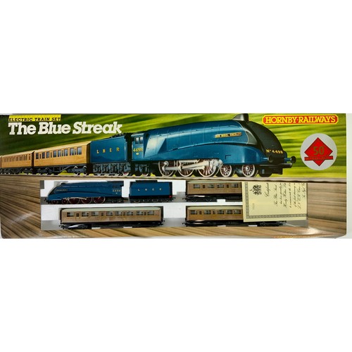 427 - HORNBY BOXED R682, THE BLUE STREAK TRAIN SET, WITH LNER A4 SIR NIGEL GRESLEY, 3 TEAK COACHES , TRACK... 