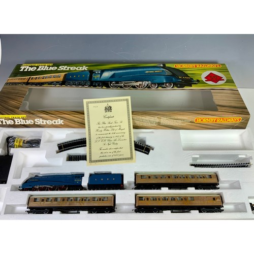 427 - HORNBY BOXED R682, THE BLUE STREAK TRAIN SET, WITH LNER A4 SIR NIGEL GRESLEY, 3 TEAK COACHES , TRACK... 