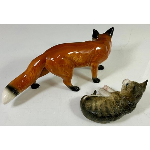 123 - ROYAL WORCESTER FIGURE OF A CAT AND A LARGE BESWICK FOX FIGURE