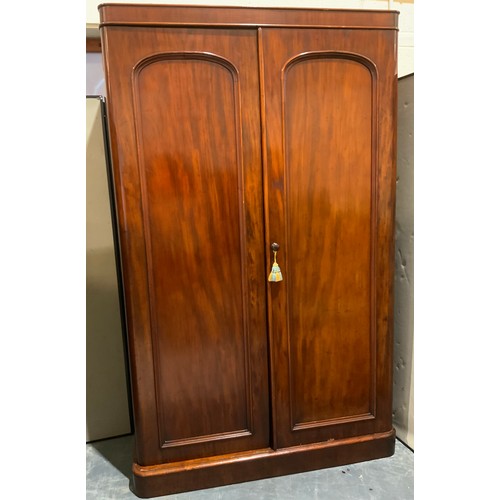 595 - VICTORIAN MAHOGANY DOUBLE DOOR WARDROBE WITH FITTED INTERIOR WIDTH 128cm , 201cm TALL