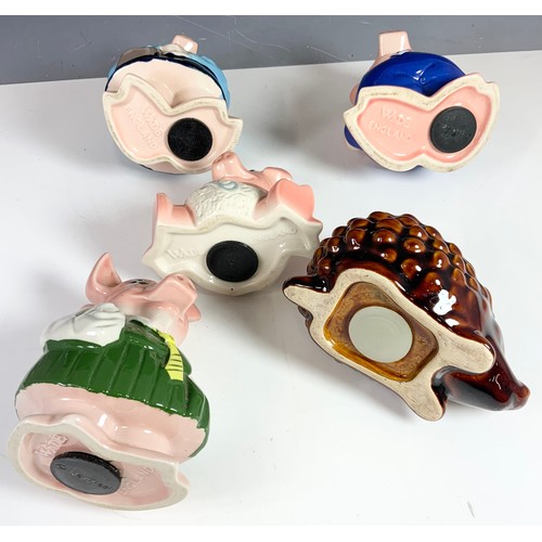 201 - 4 NATWEST WADE 'PIGGY' BANKS WITH PLUGS AND A DENMEAD POTTERY HEDGEHOG PIGGY BANK WITH PLUG