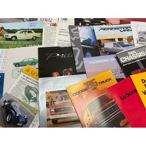 28 - A GOOD SELECTION OF MOTOR CAR BROCHURES, A VARIED SELECTION, MANY MAKES AND MODELS.